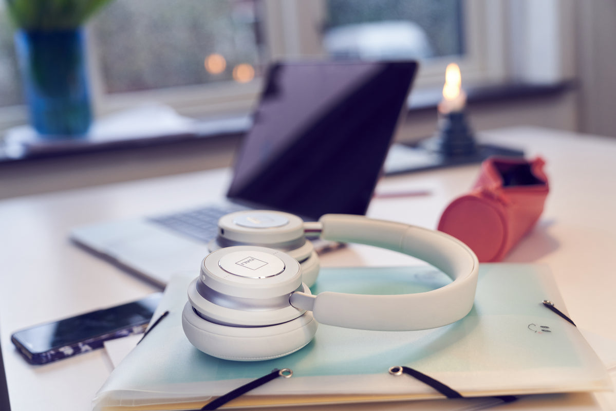 DALI IO-4 Headphone || Chalk White