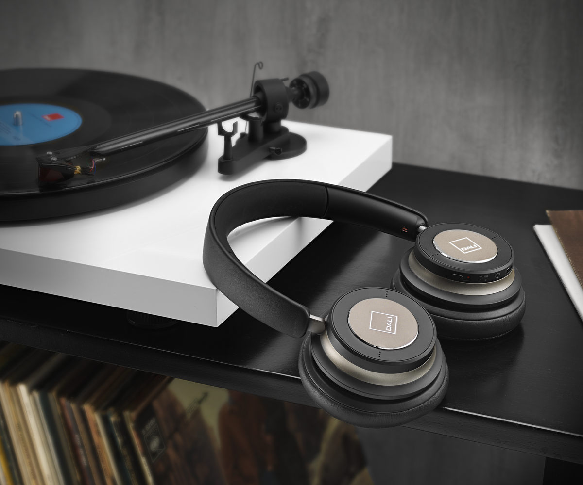 DALI IO-4 Headphone || Iron Black