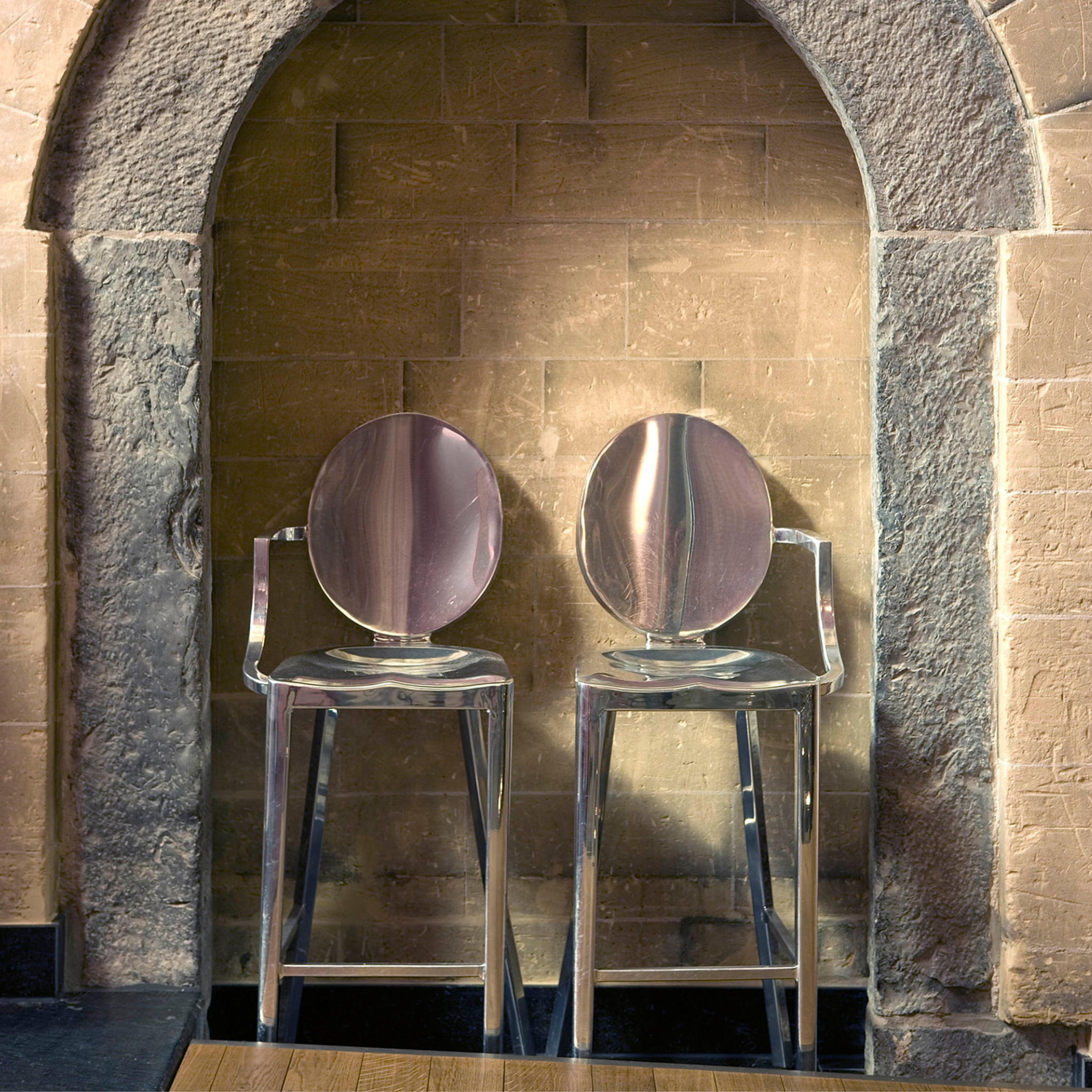 Kong Armchair - One arm / Hand-polished