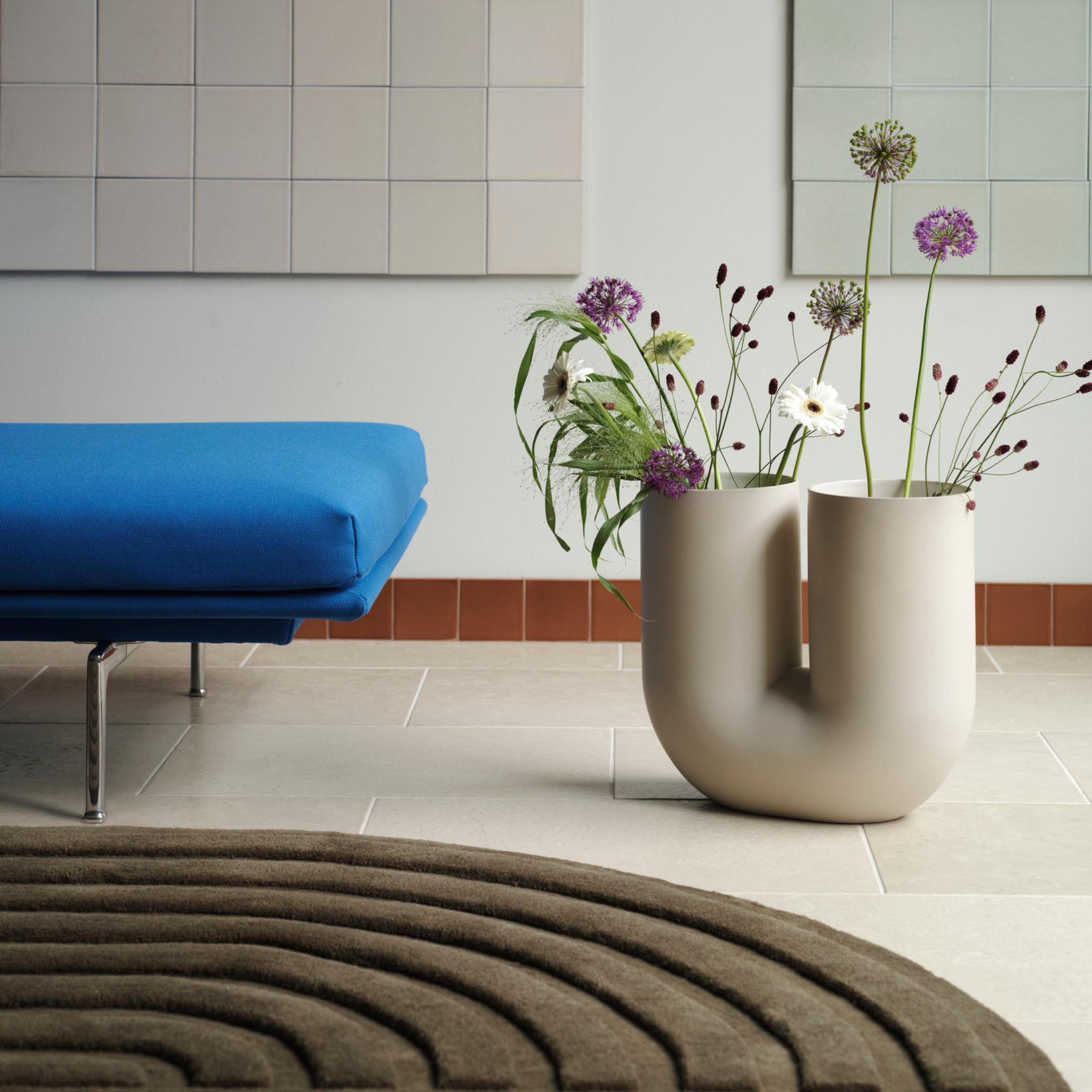 Kink Vase / Sand (decoration)