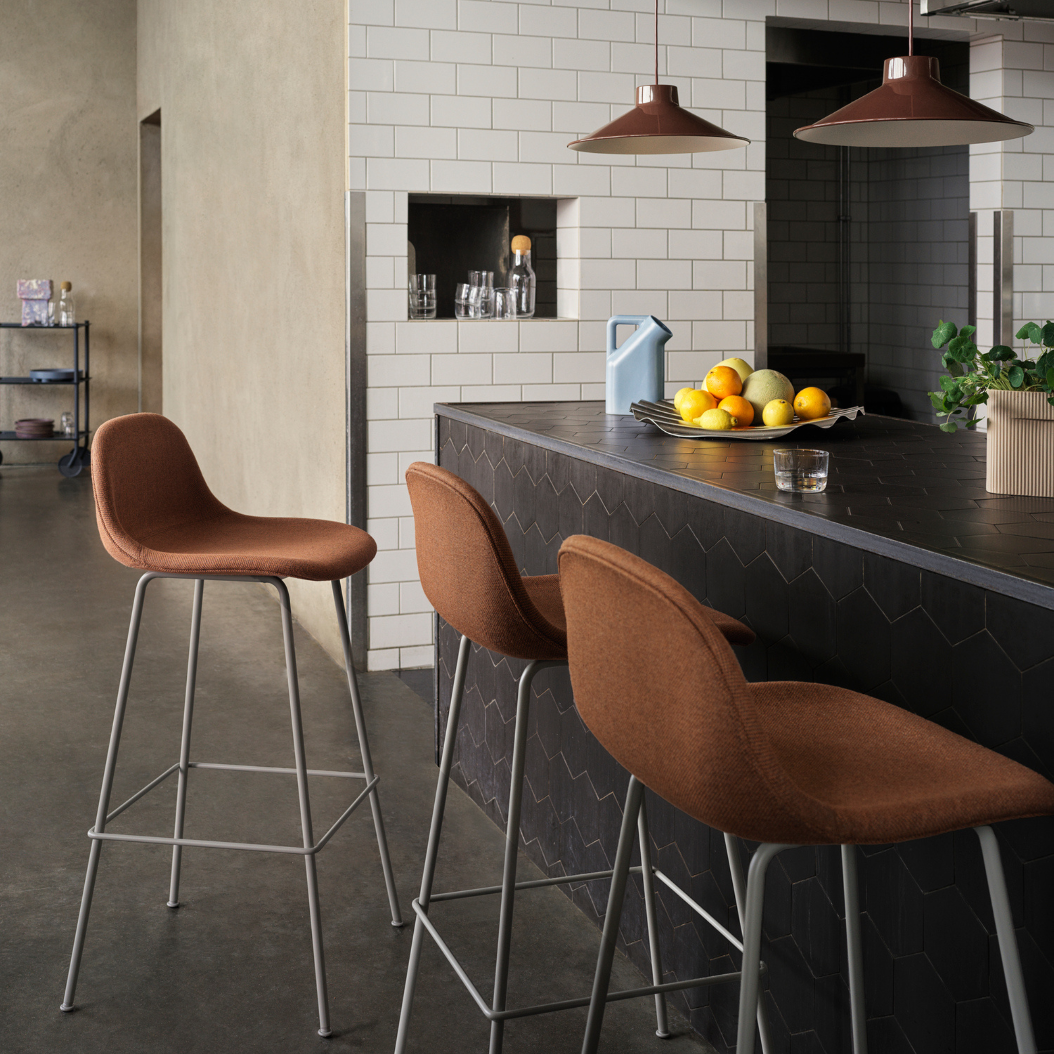Fiber Bar Stool / Steel Black / Cognac leather