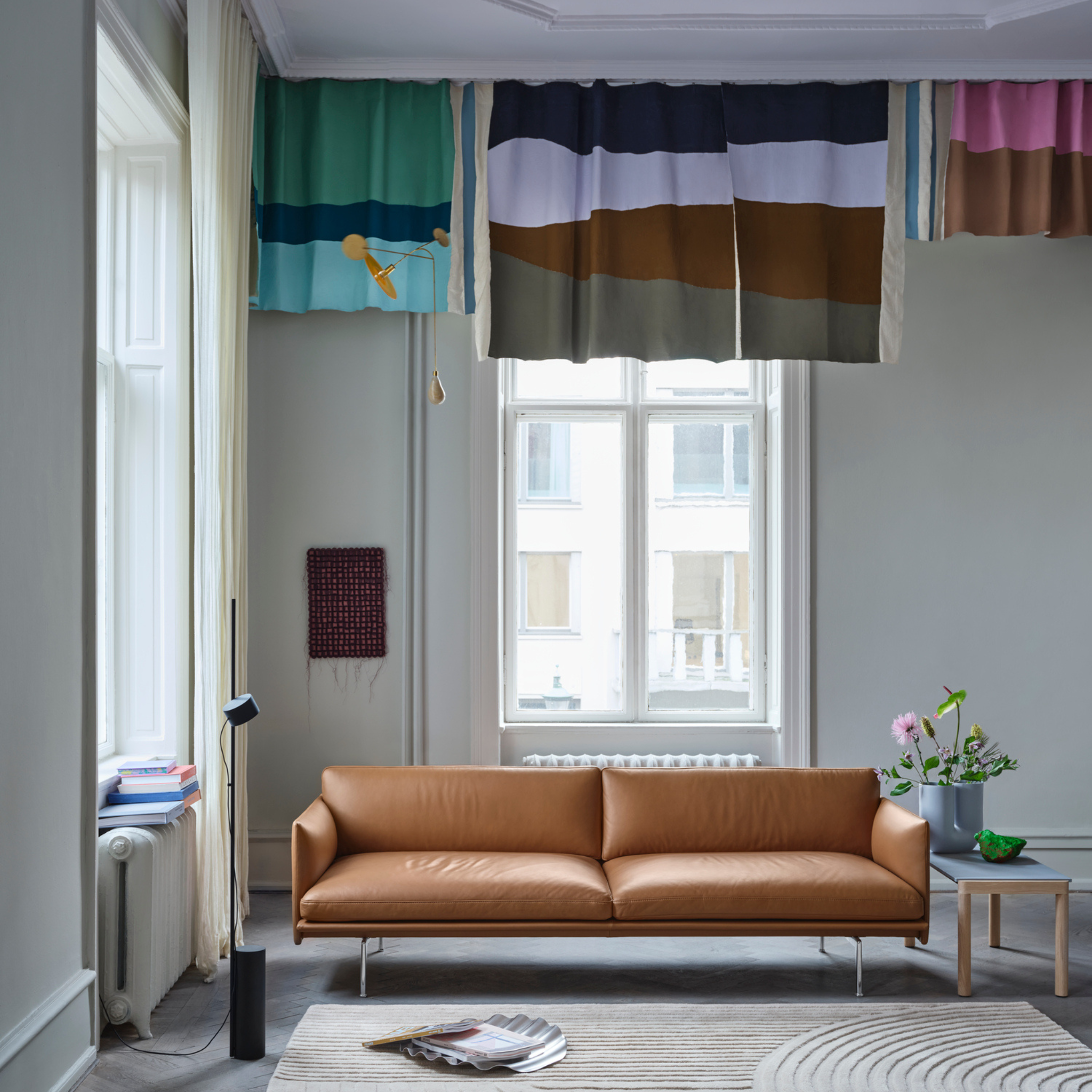 Outline Sofa 3-seater / Aluminum / Leather Cognac