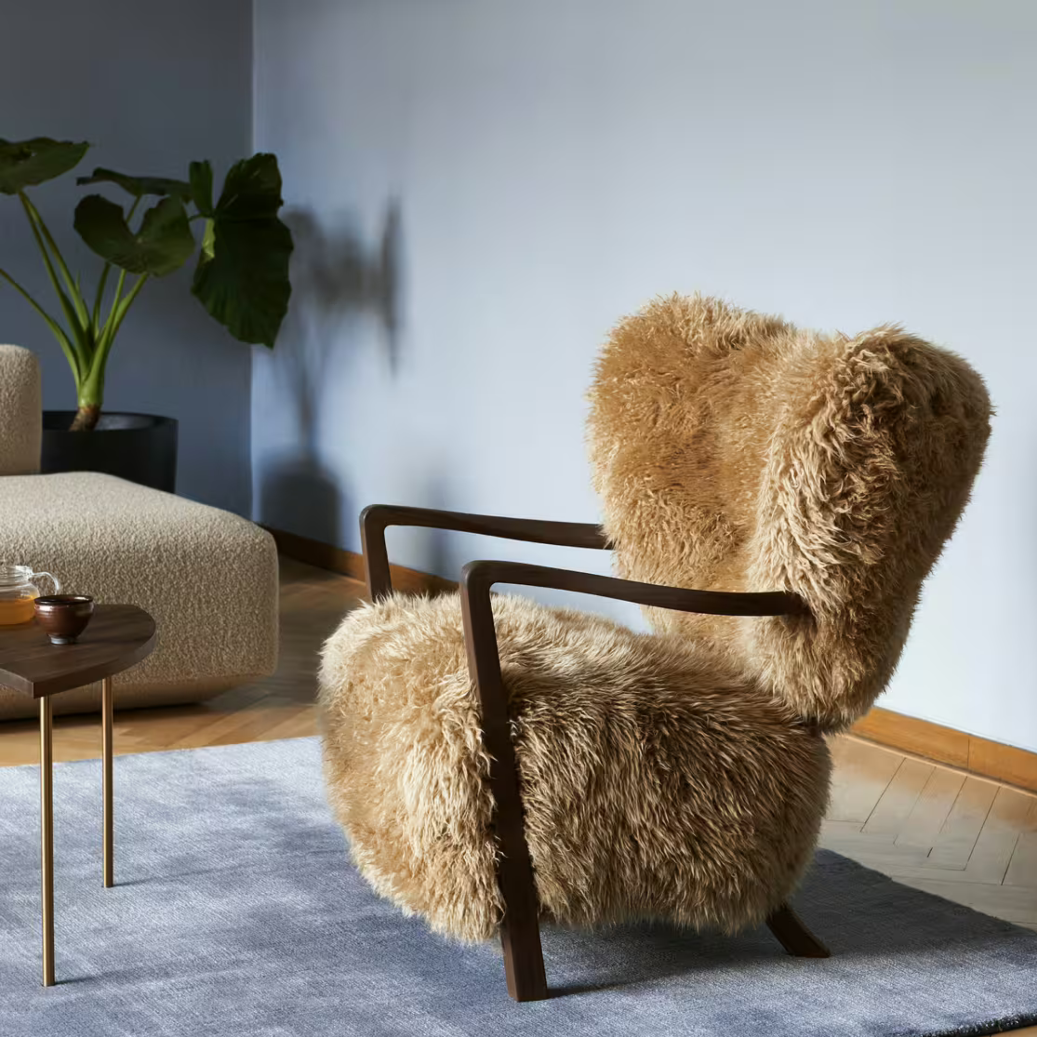 ATD2 - Wulff Lounge chair - Walnut oiled - Longhaired sheepskin Honey