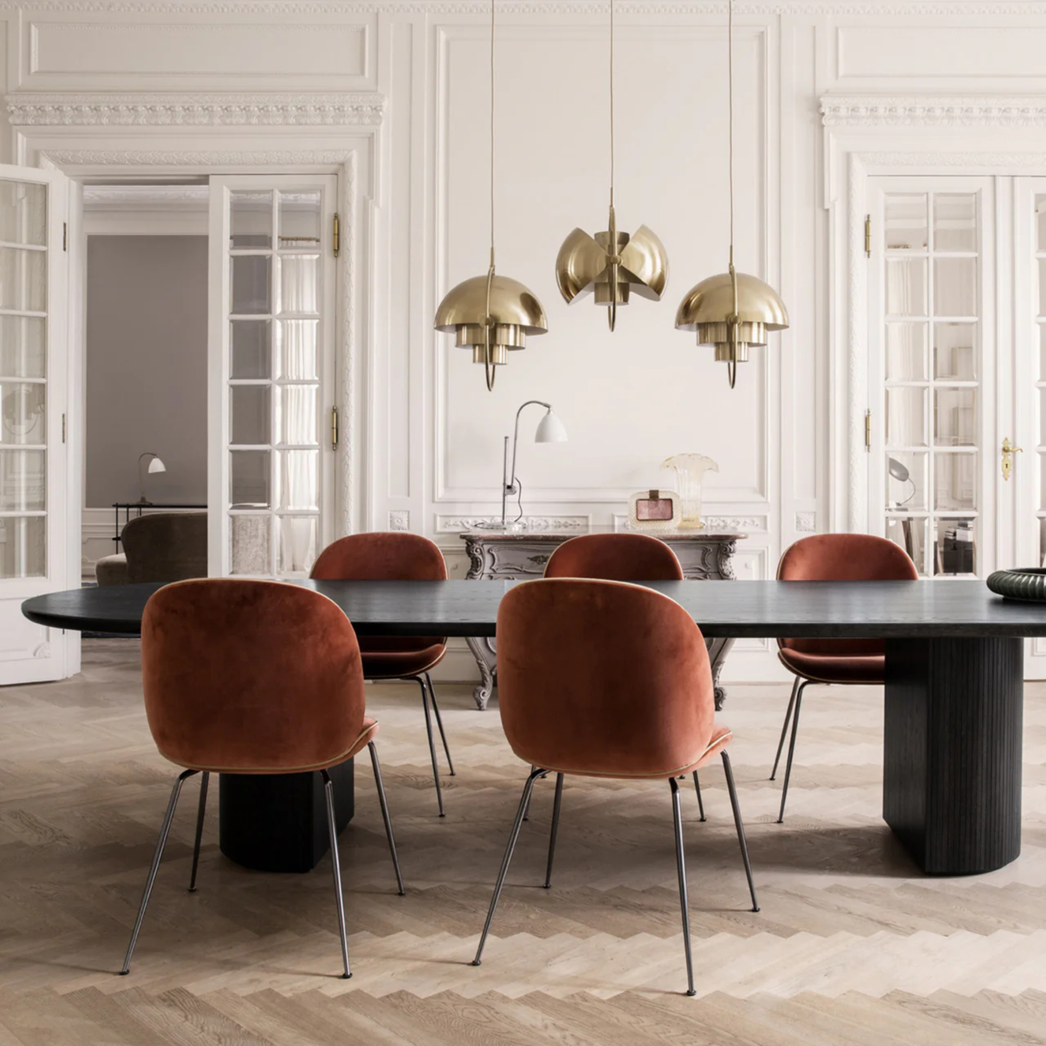 Beetle Dining Chair - Fully upholstered - Antique brass - Velluto 641 Rusty red