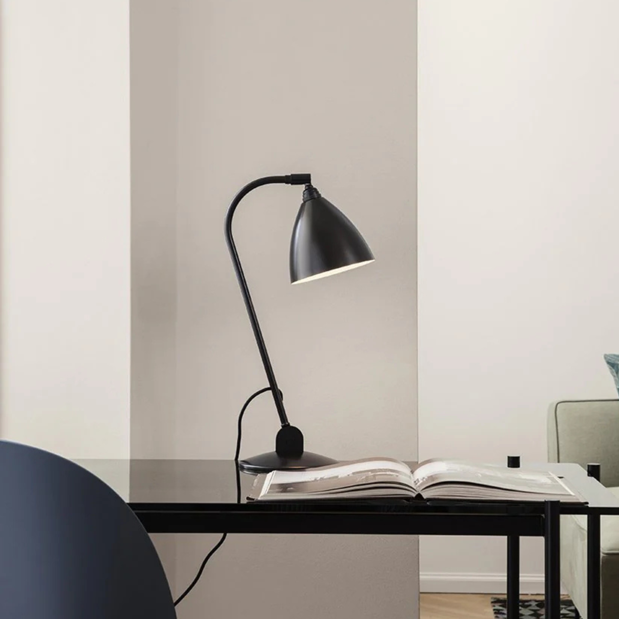 BL2 Table Lamp - Brass - Soft black semi matt