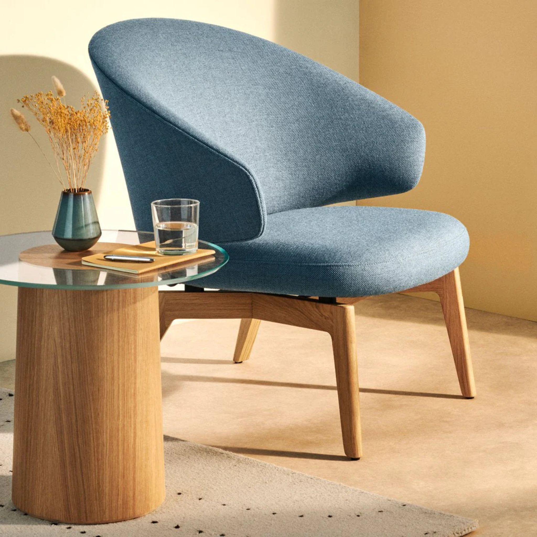 SH200 - Let Lounge Chair Wooden legs