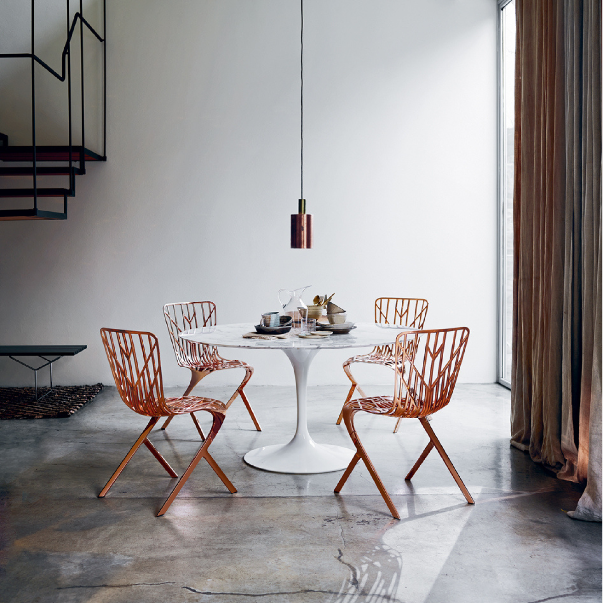 Saarinen Oval Dining Table 244 / White / Statuarietto marble Coated