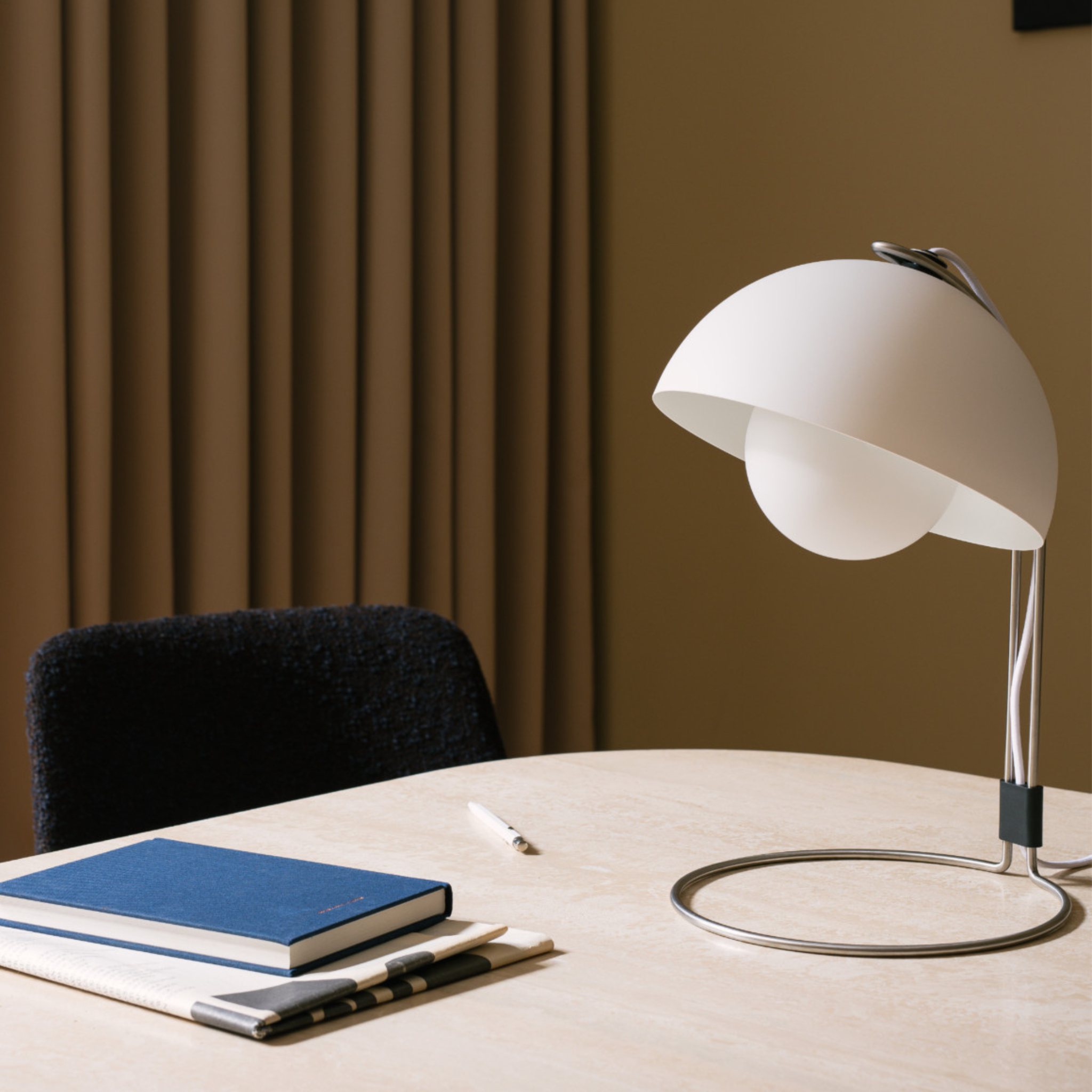 VP4 - Flowerpot table / Matt white