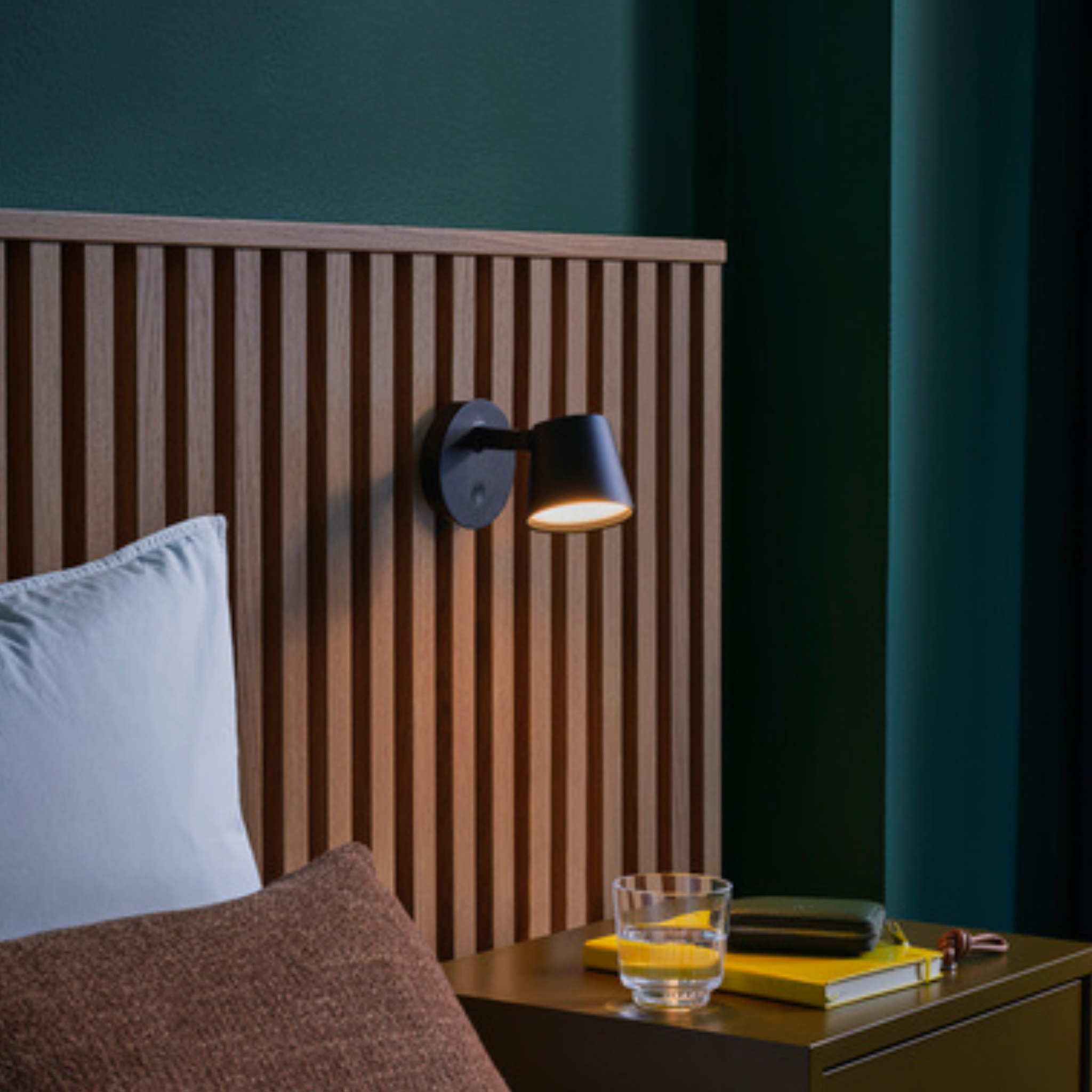 Tip Wall Lamp / Black