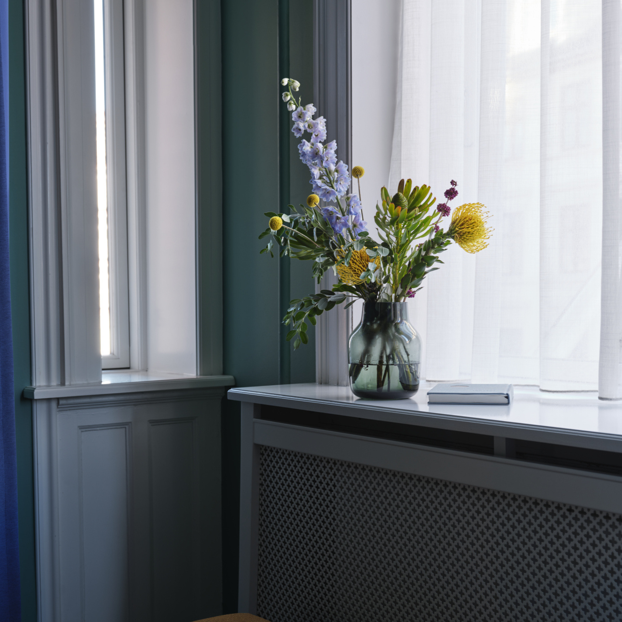 Silent Vase/ Dark Green