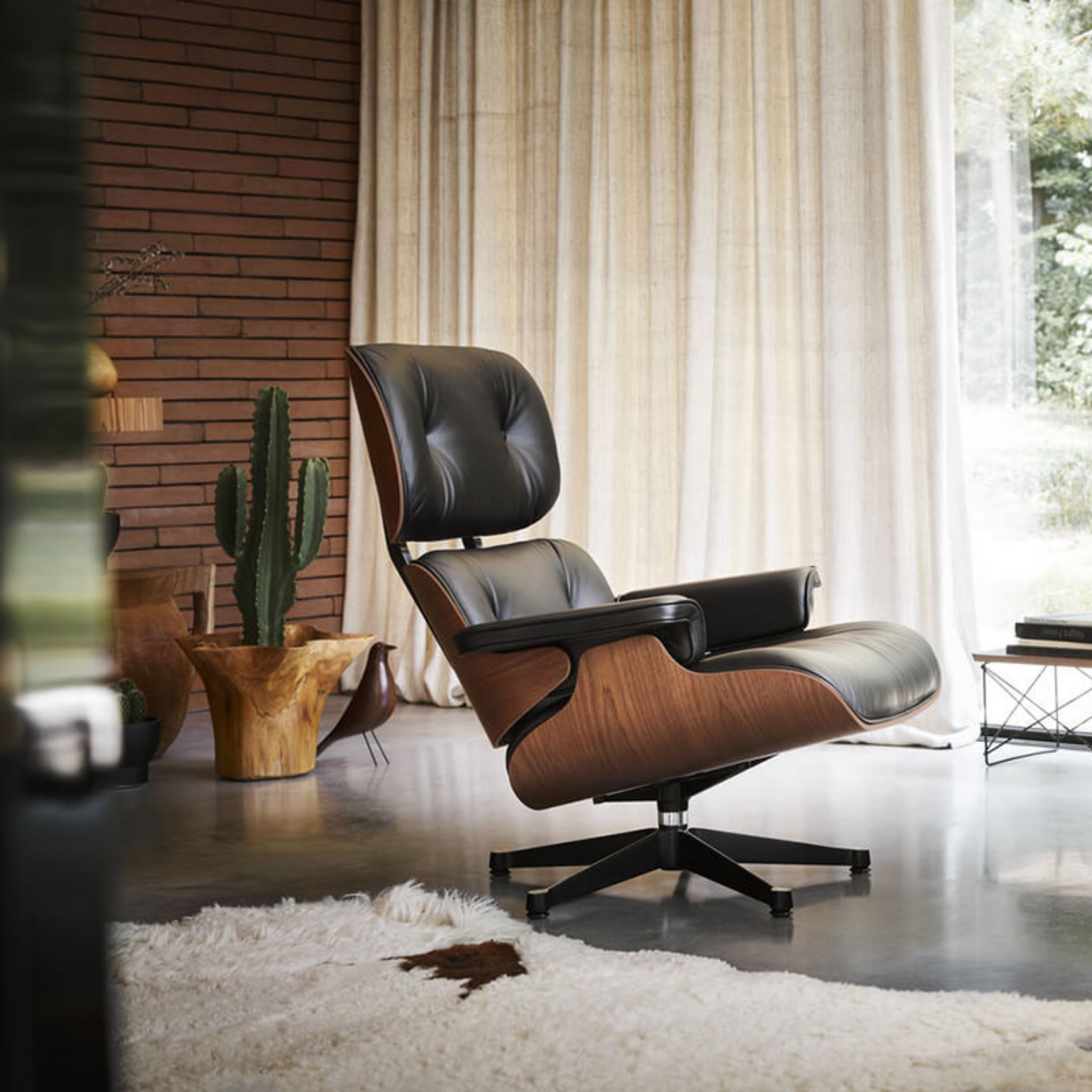 Eames Lounge Chair & Ottoman - Santos Palisander / Leather Natural Black