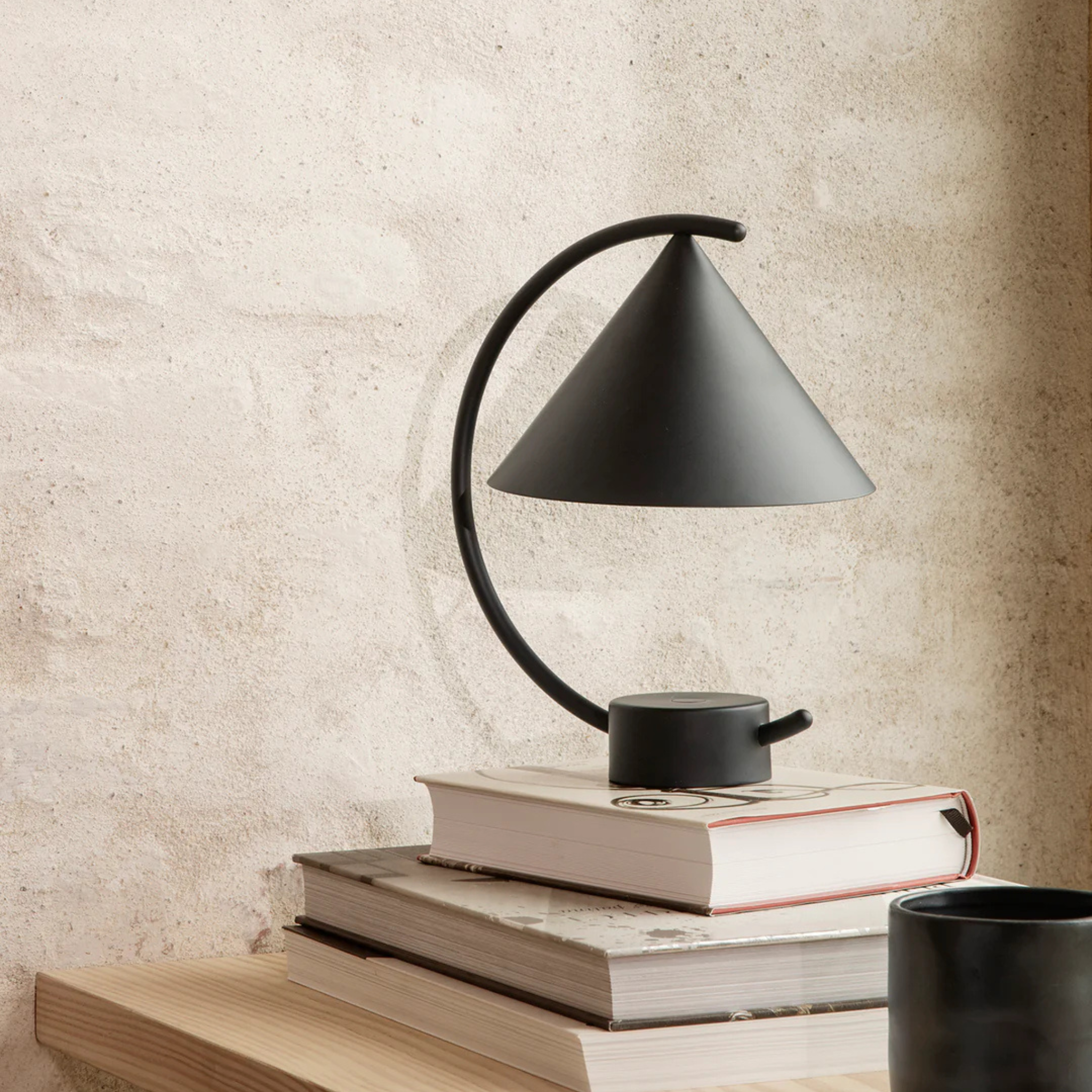 Meridian Portable Table Lamp / Black