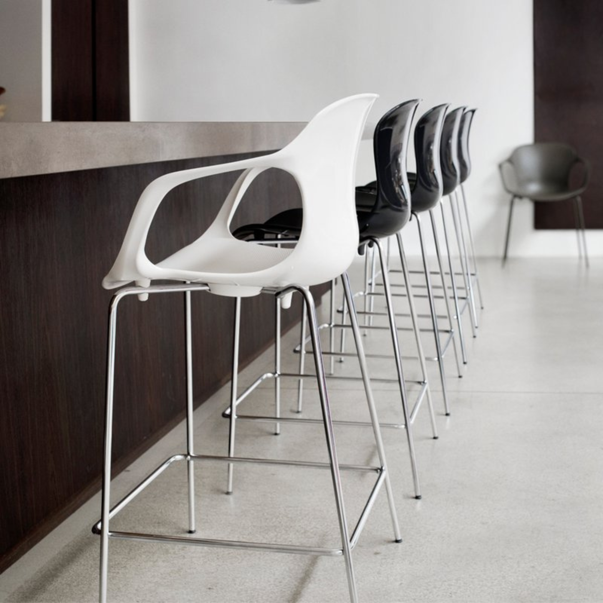 KS69 - Nap Barstool / Chrome / Pepper grey