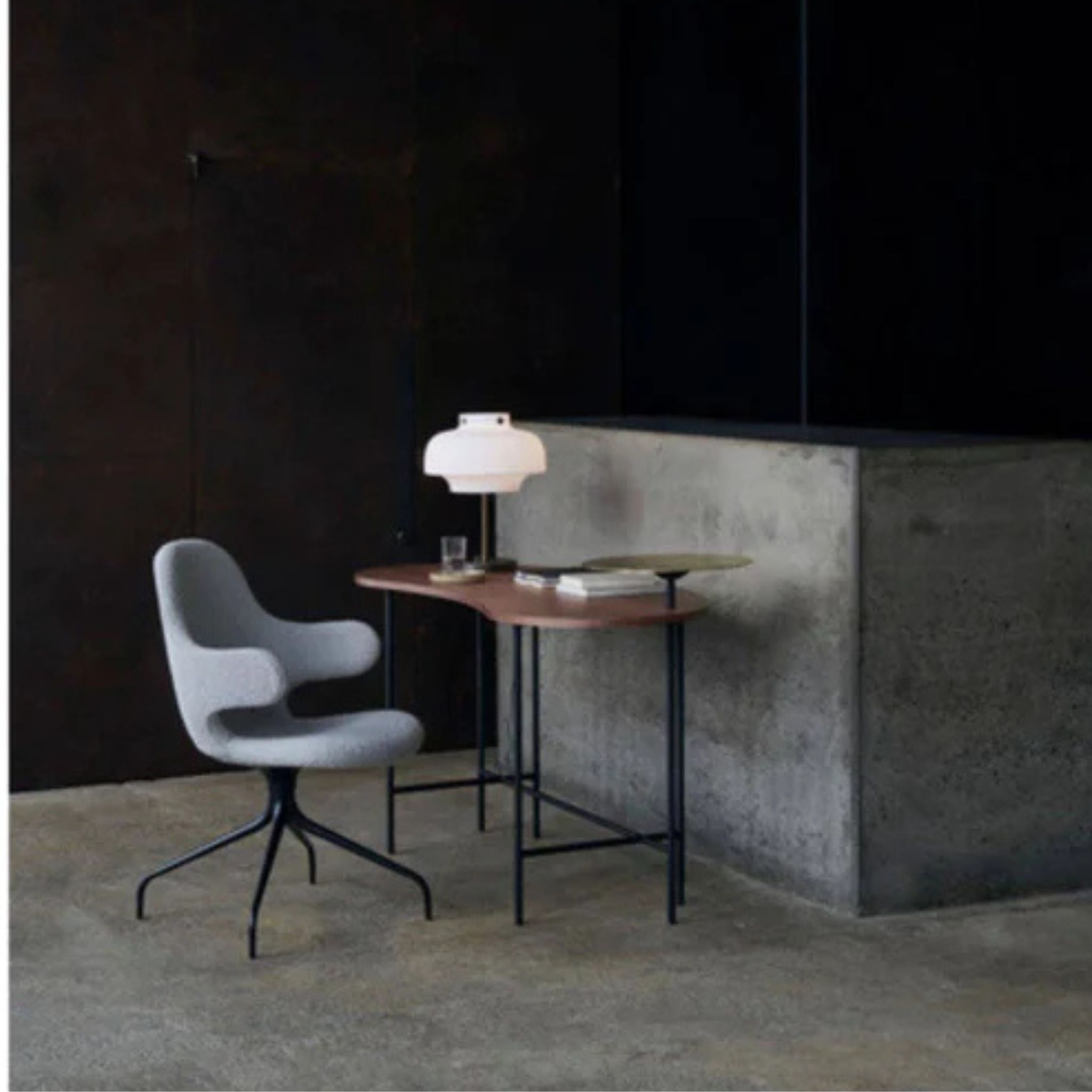JH2 - Catch Swivel chair / Polished aluminium base / Fabric Remix 123