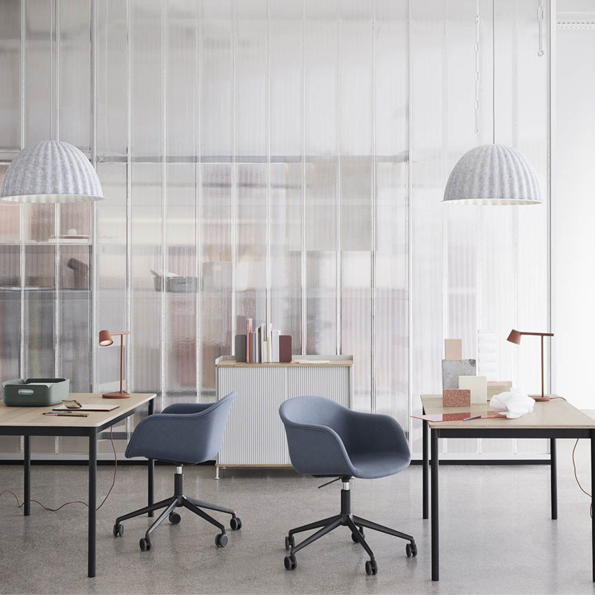 Hyg Swivel Chair w. lift / Alu / Fabric Kvadrat Remix 3 133