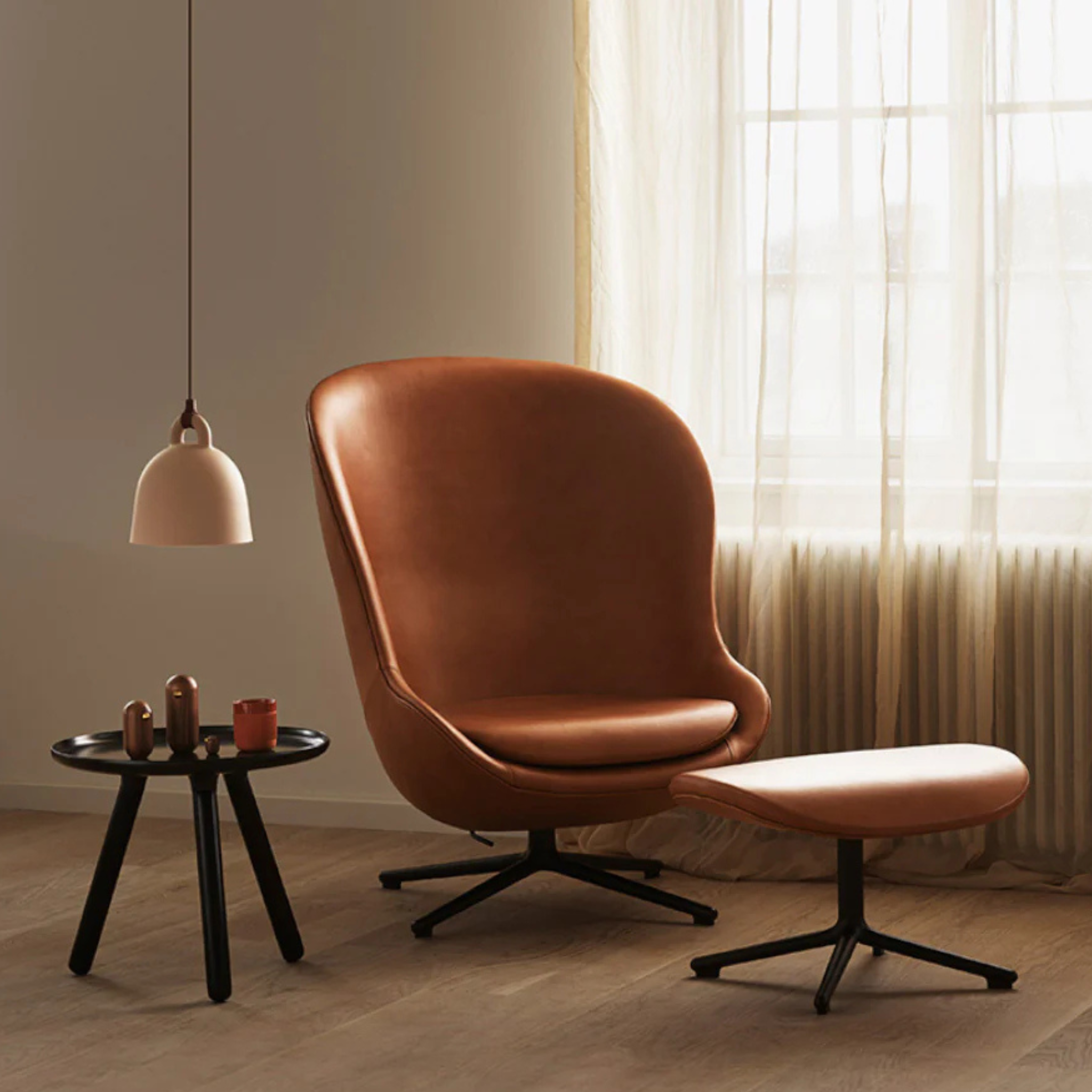Hyg Lounge Chair High back / Black / Leather Ultra Brandy