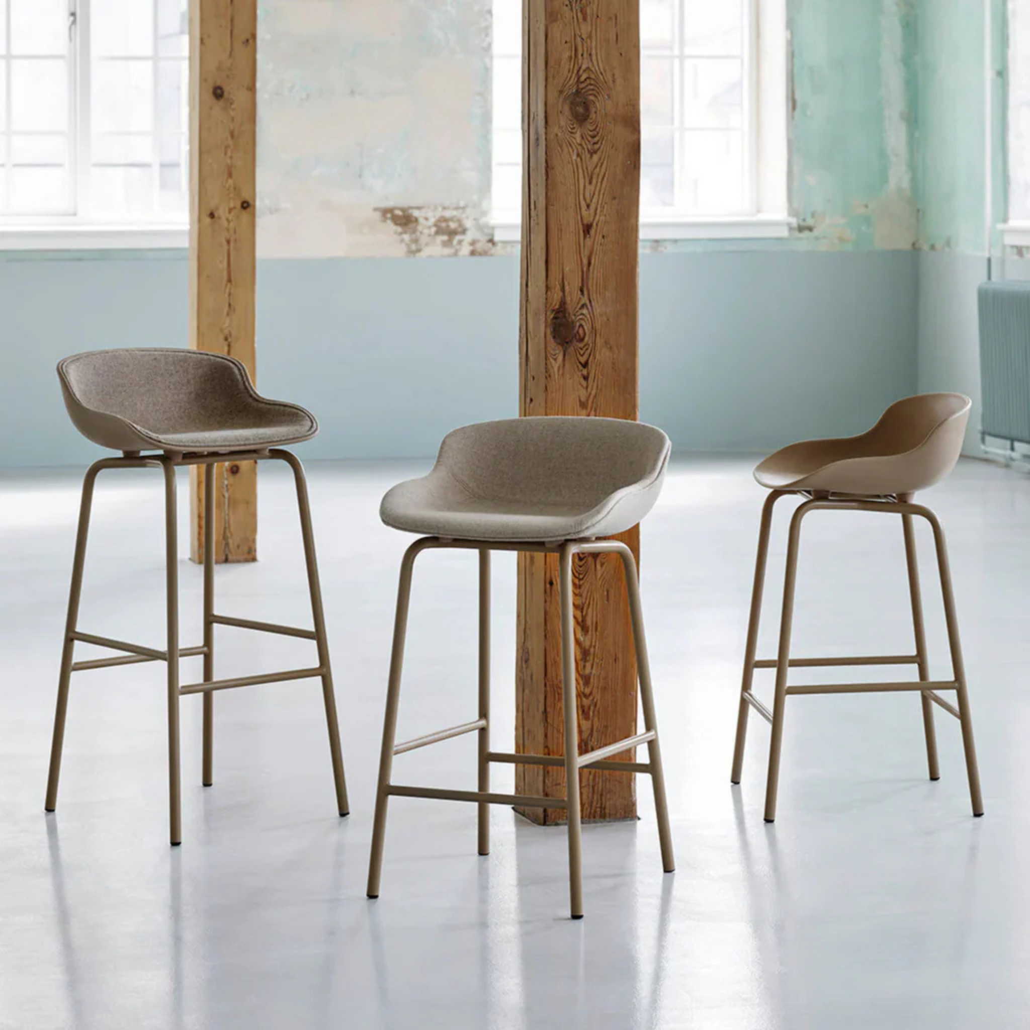Form Barstool 75 Steel / Black / Fabric Synergy col.48