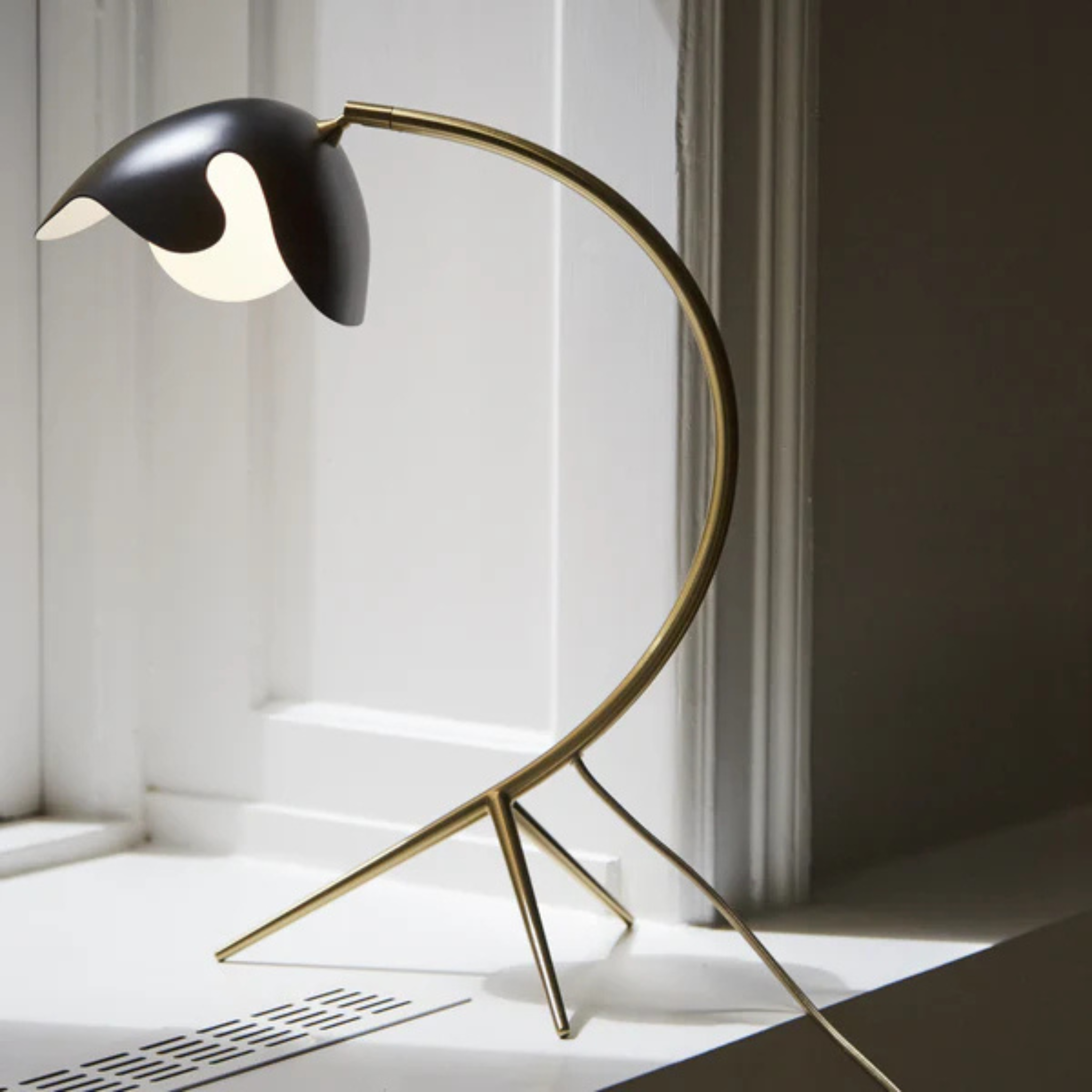 PS38 Table Lamp / Ebony Black