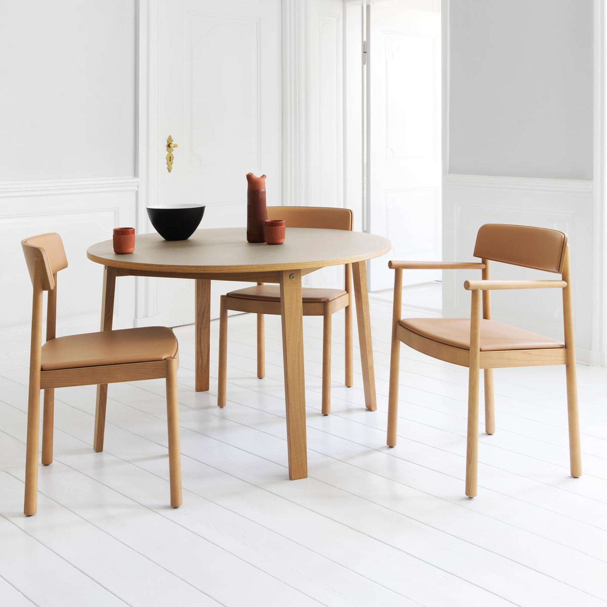 Slice Dining Table / Dia 120 / Linoleum Light Grey / Oak