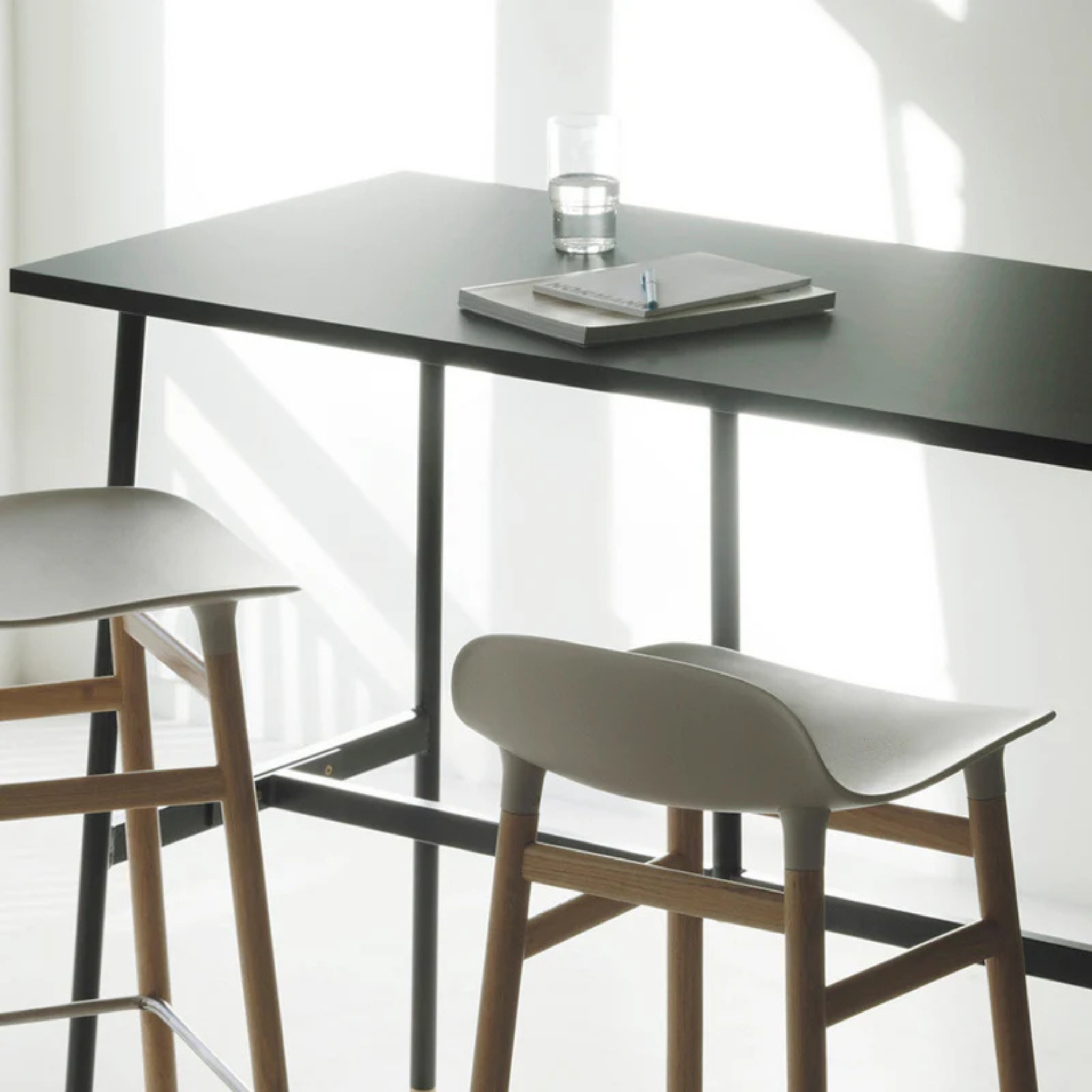 Union Bar Table / 190 x 90 / Black