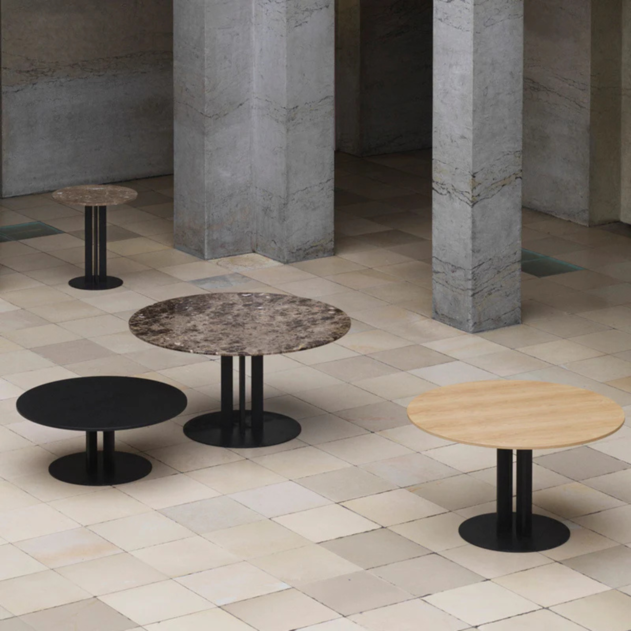 Scala Café Table / Oak / Black steel base