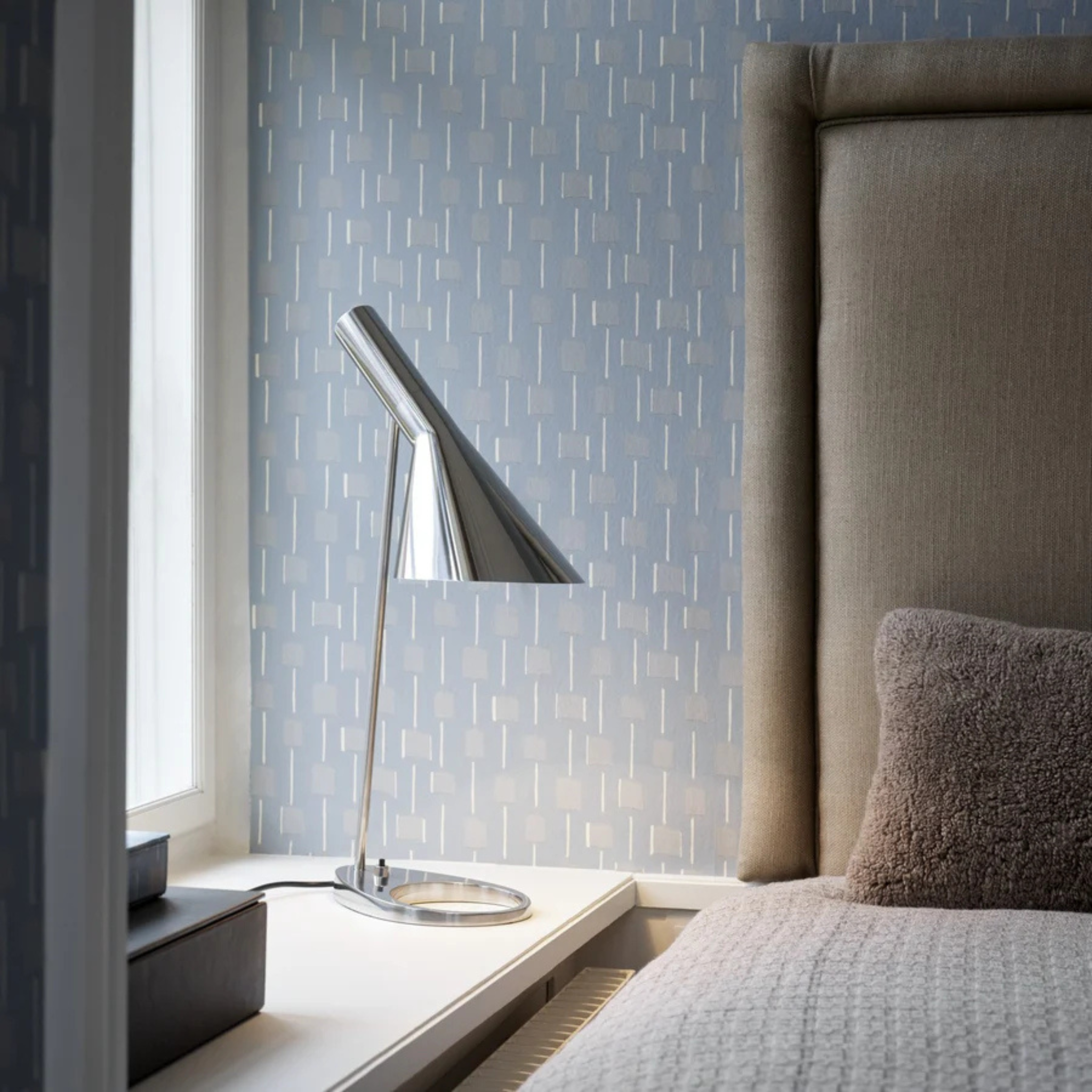 AJ Table - Light grey