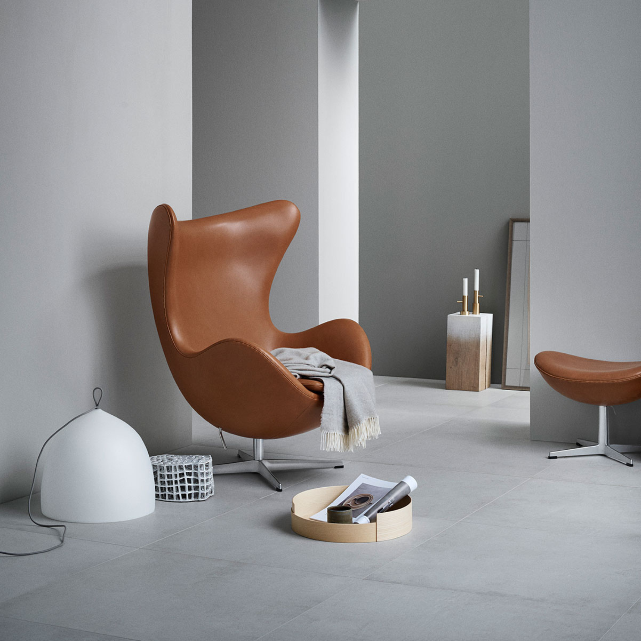 3316 - Egg Lounge Chair Anniversary - Black base - Leather Grace Chestnut