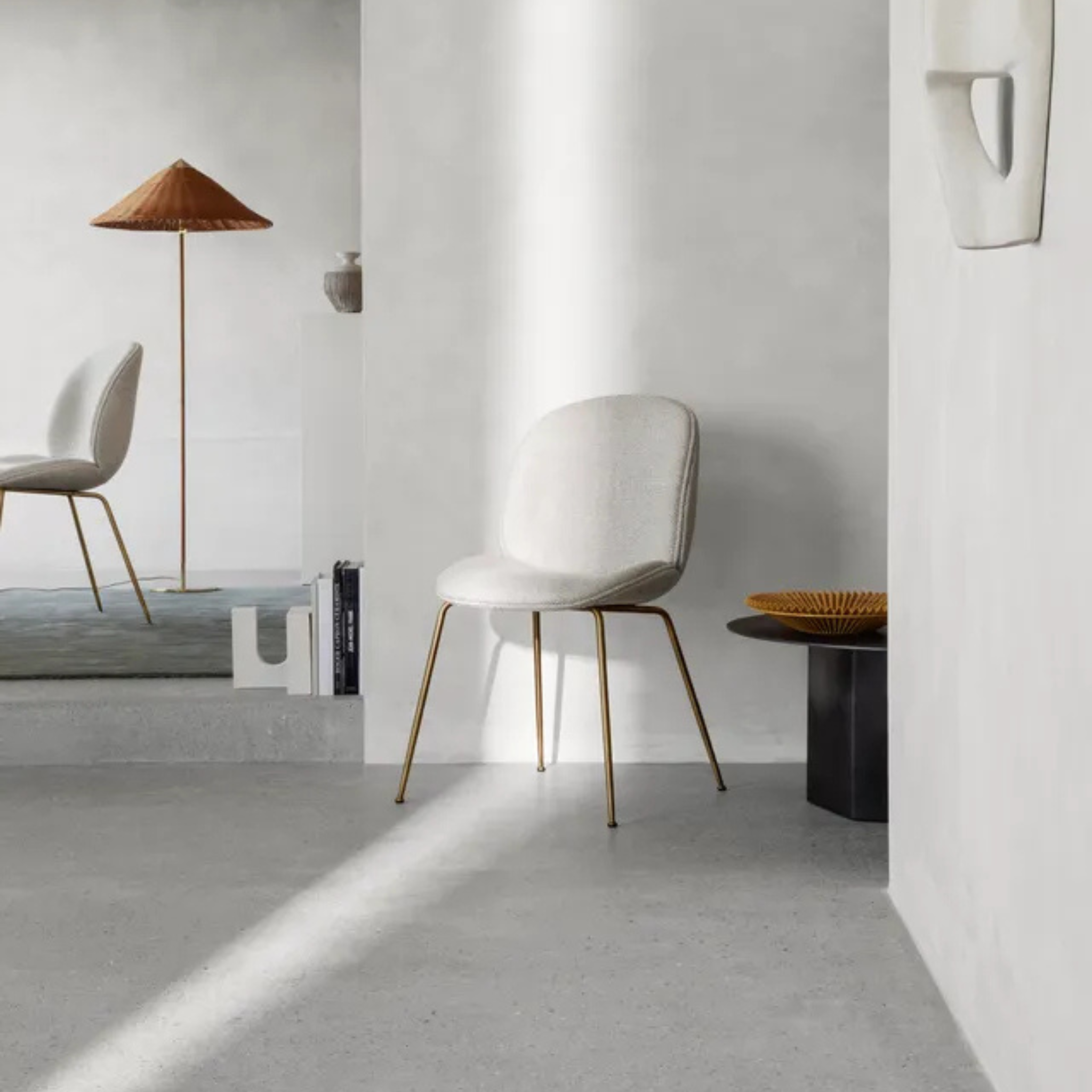 Beetle Dining Chair - Fully upholstered - Antique brass - Kvadrat Harald 3 233