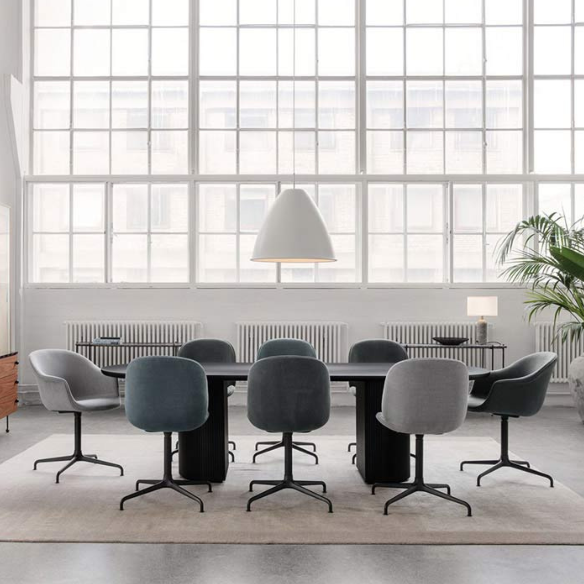 Bat Meeting Chair - Fully upholstered - Black 4-star base - Leather Tangier