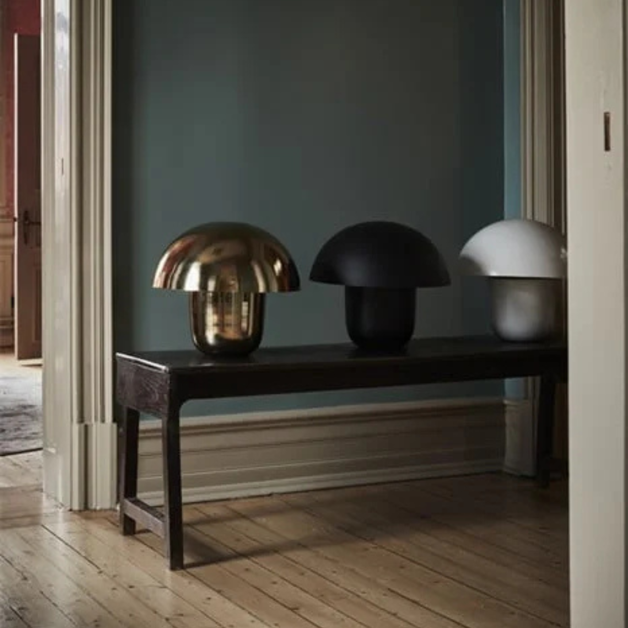 Carl-Johan Table Lamp / Gold