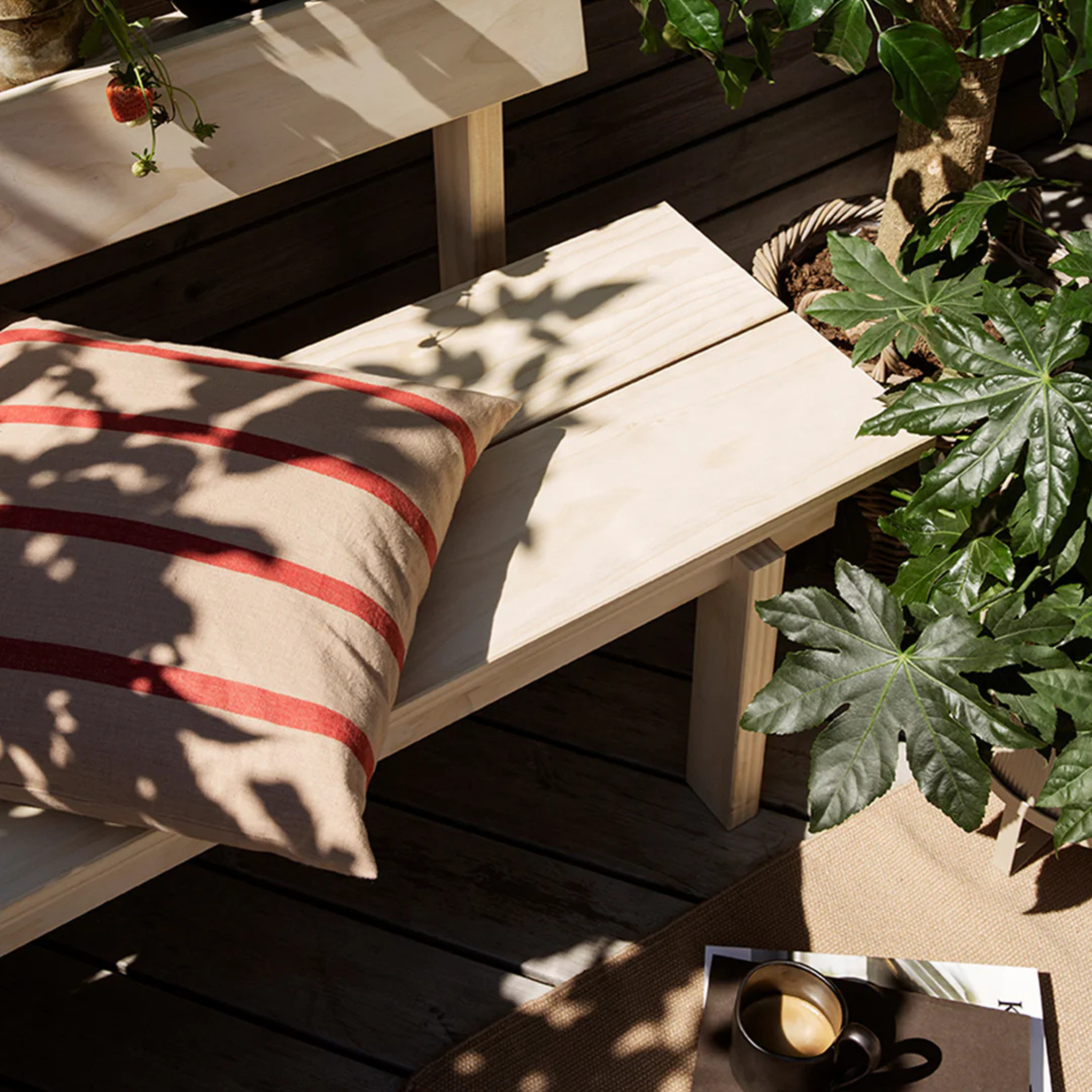 Grand Cushion / Camel-Red (Not for sale - decoration)