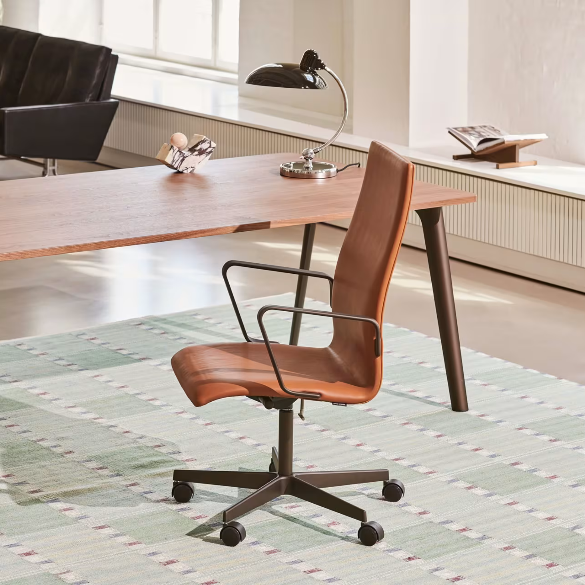 3291W - Oxford Armchair Low back 5-Star base on castors