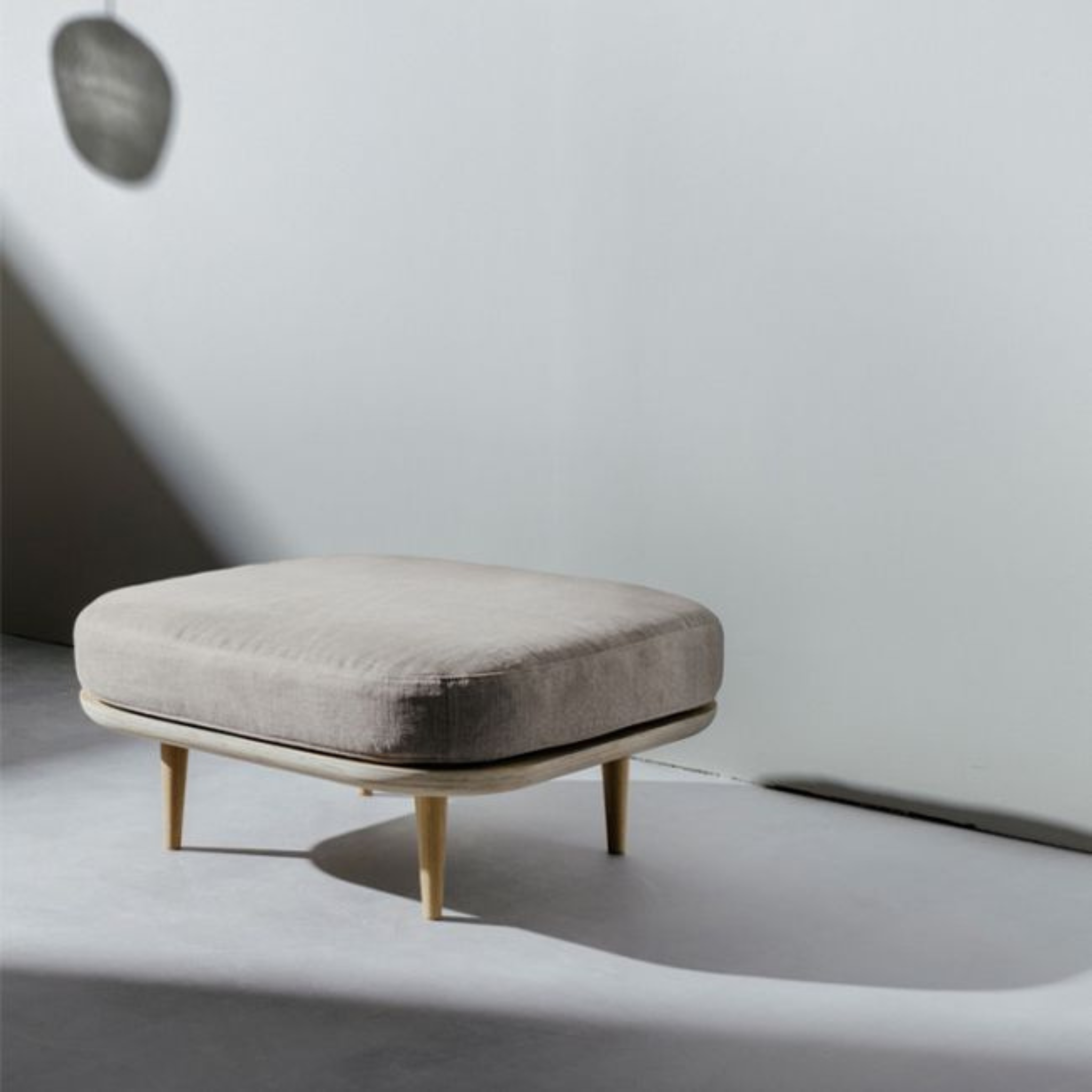 SC9 - Fly Pouf