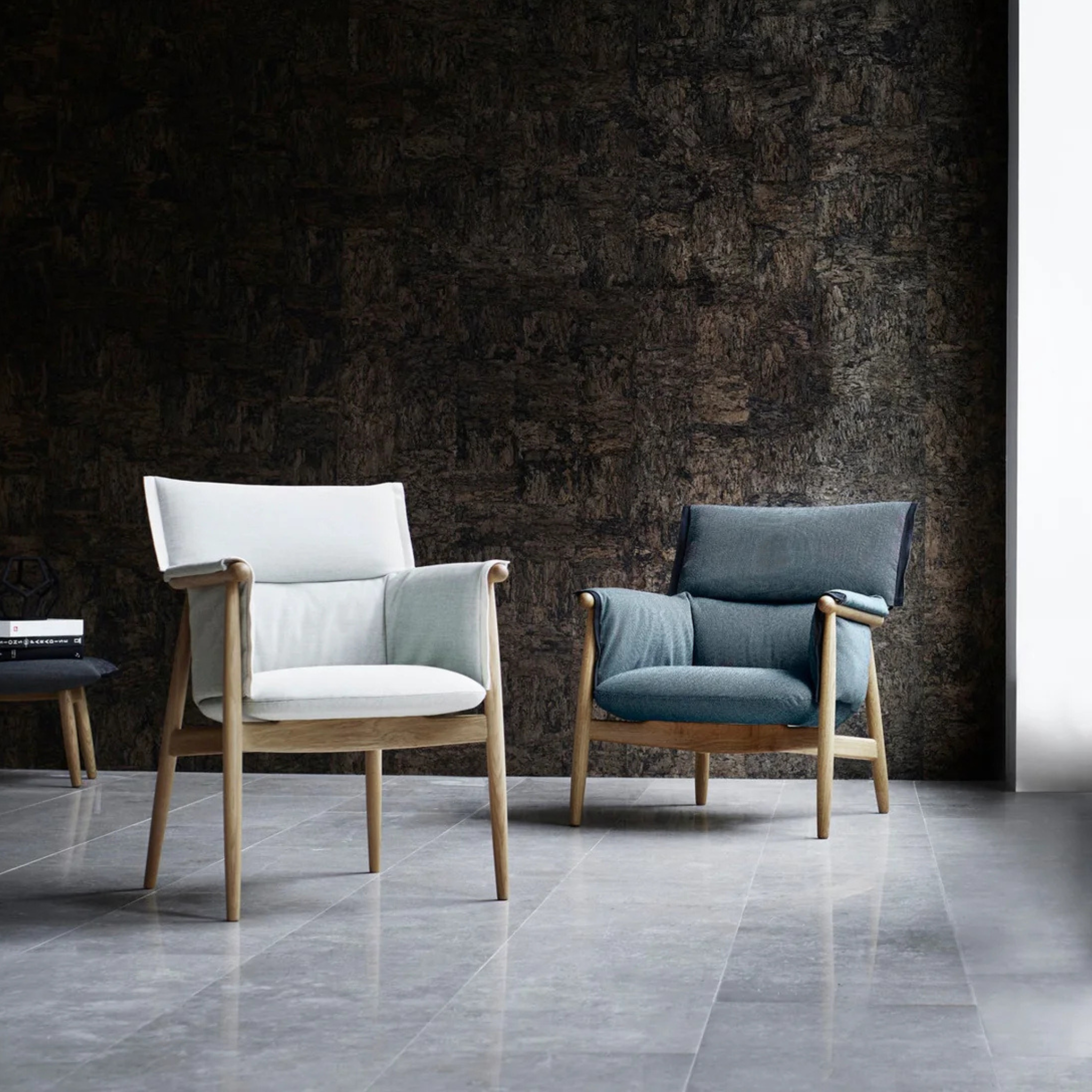 EOO5 - Embrace Armchair / Oak soap / Clara 983