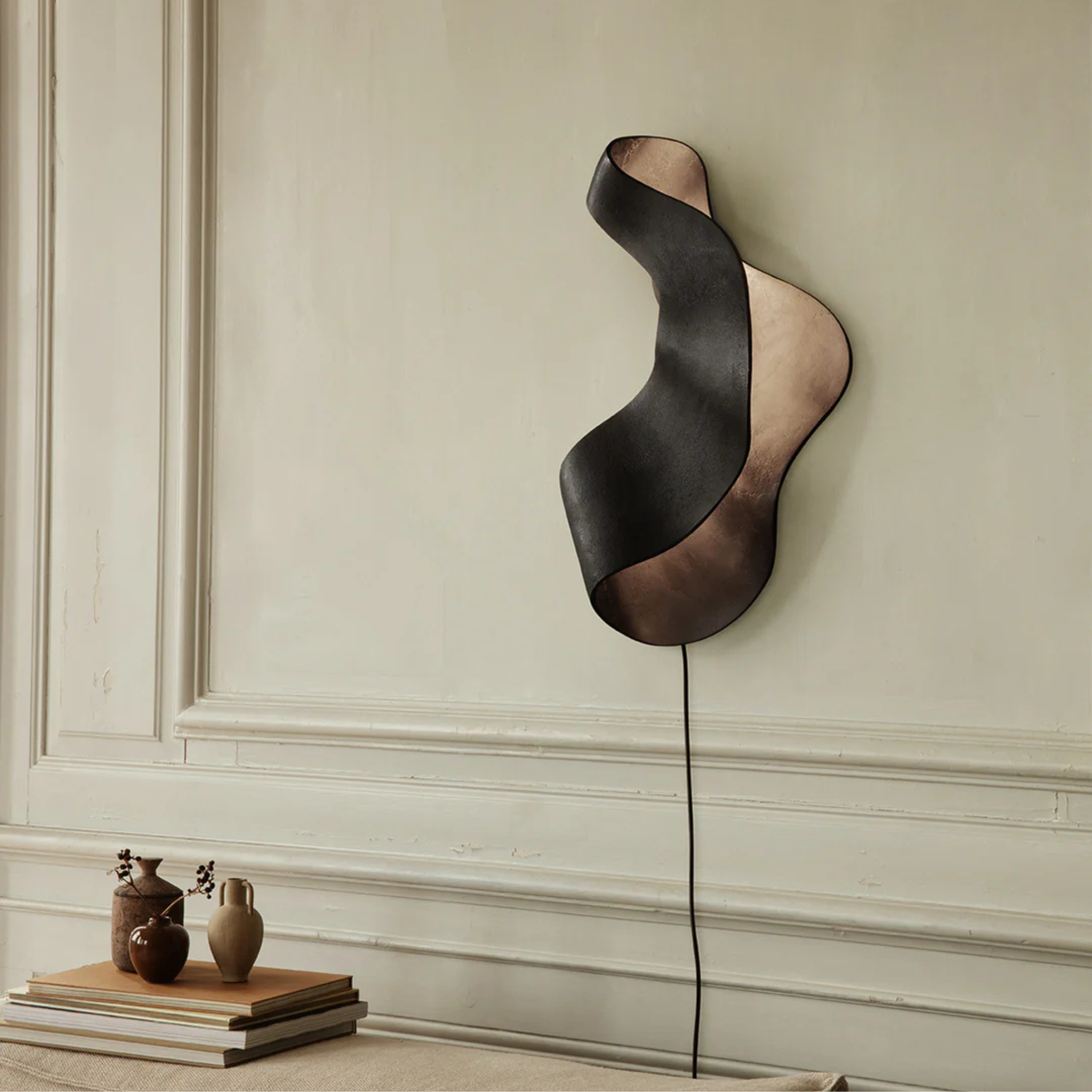 Oyster Wall Lamp / Black