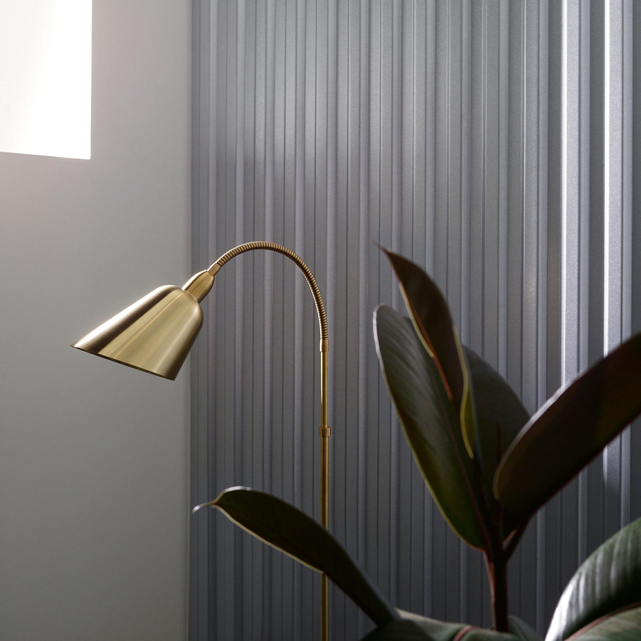 AJ10 - Bellevue plug-in desk lamp - Brass