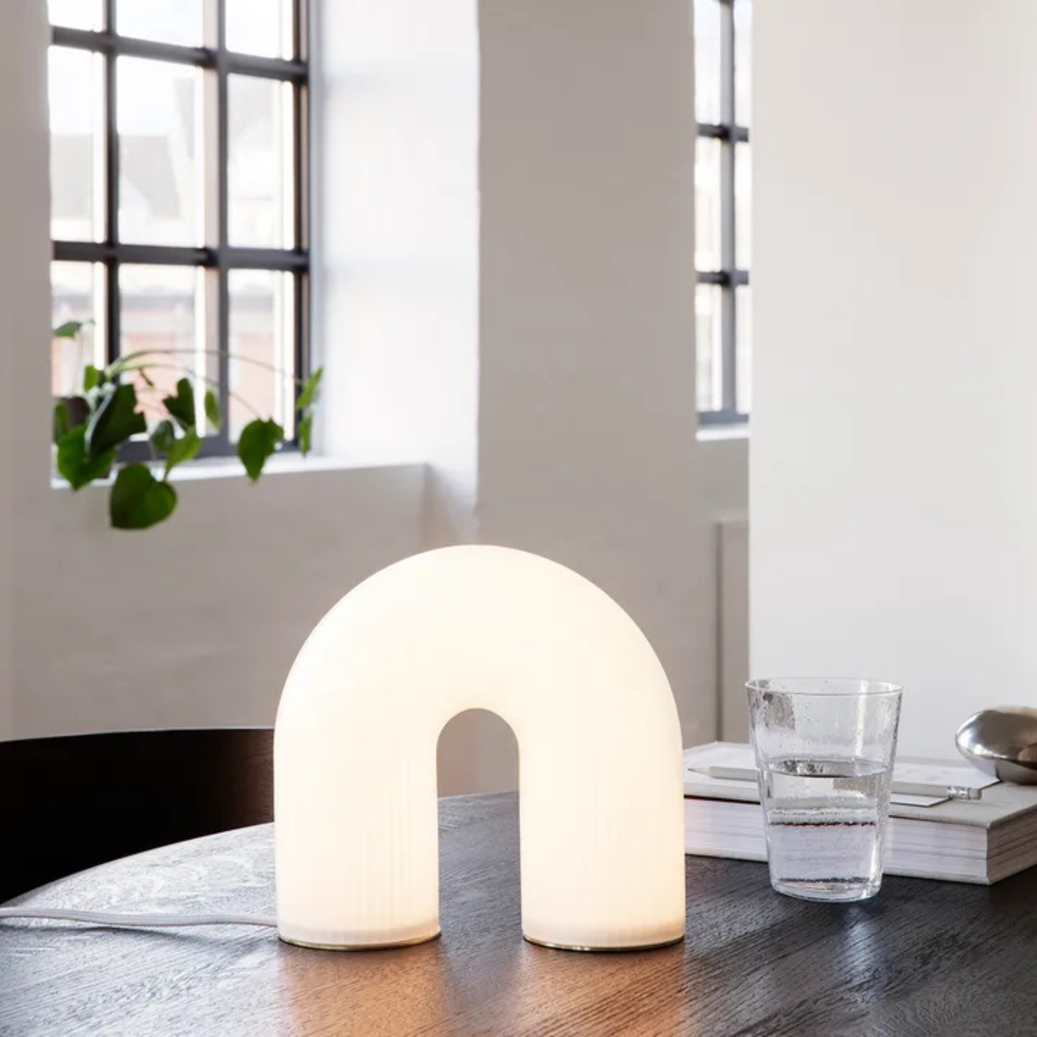 Vuelta Table Lamp / White