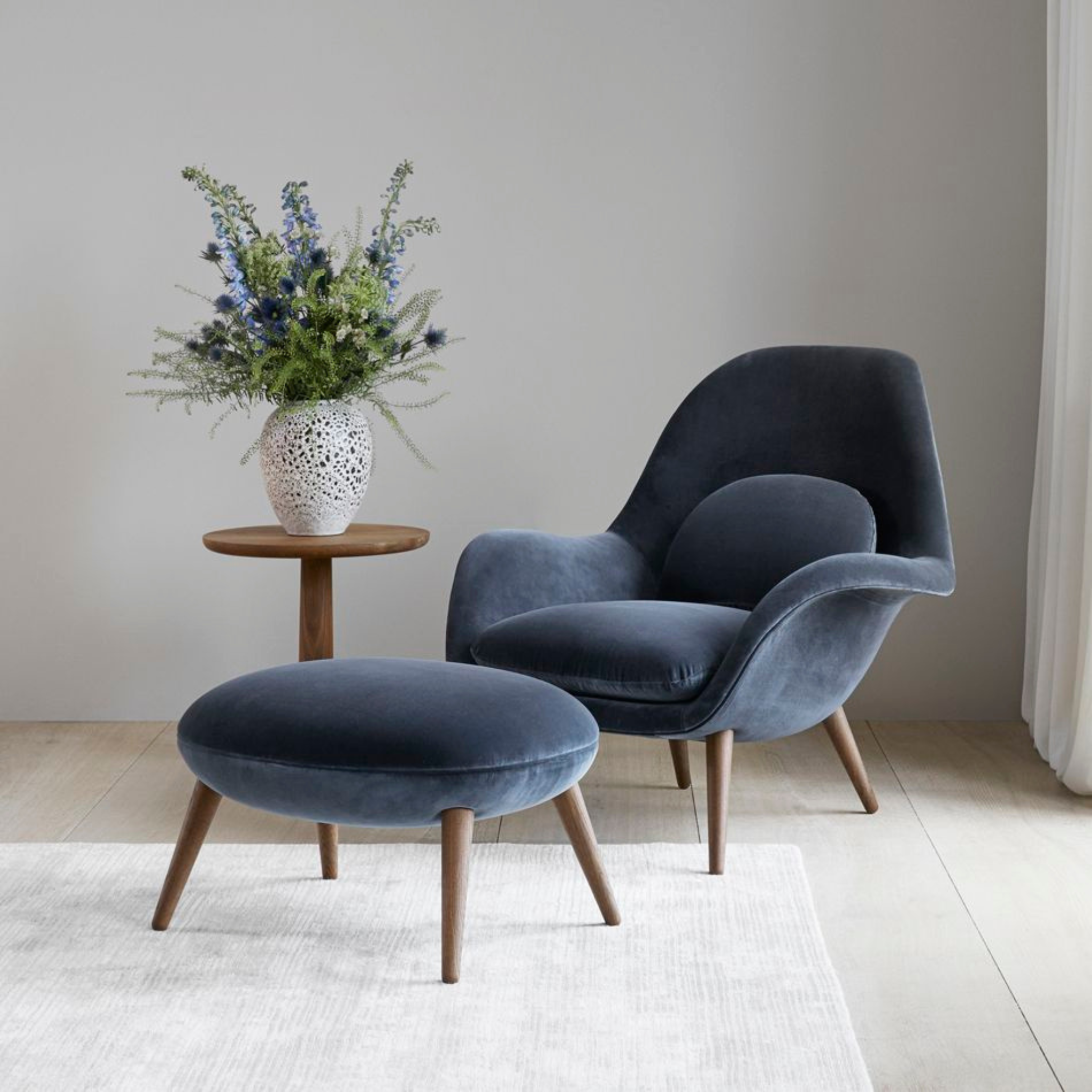 Swoon Lounge Chair - Model 1770 / Oak black lacquered / Kvadrat Rime 791 (corpus)/Rime 741 (cushions)