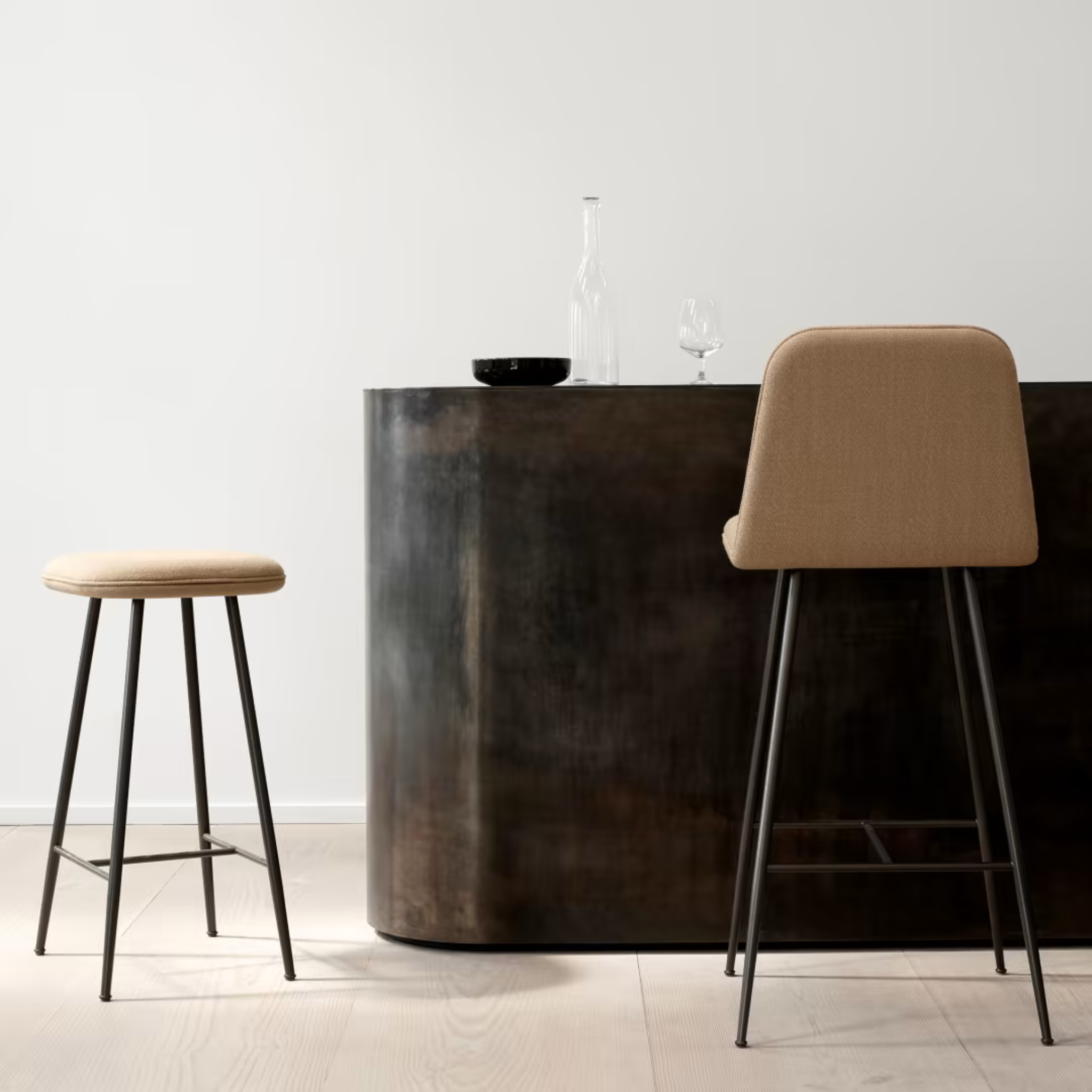 Spine Wood Base Stool - Model 1736 / Blacl lacquered / Kvadrat Harald 3 242